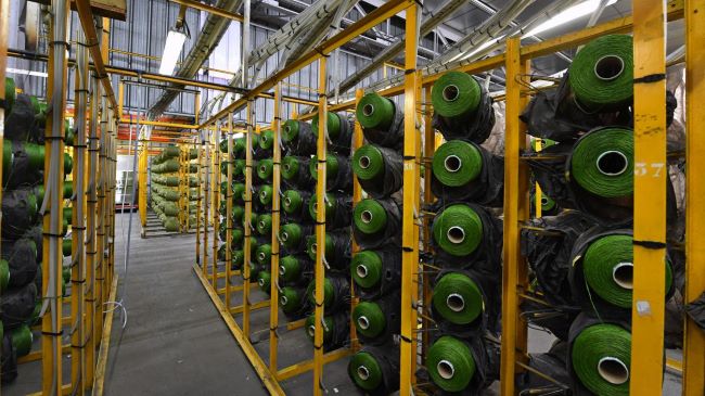 Azurio : L'excellence made in France 2 La fibre attend d'être cousue sur les trames de polypropylène